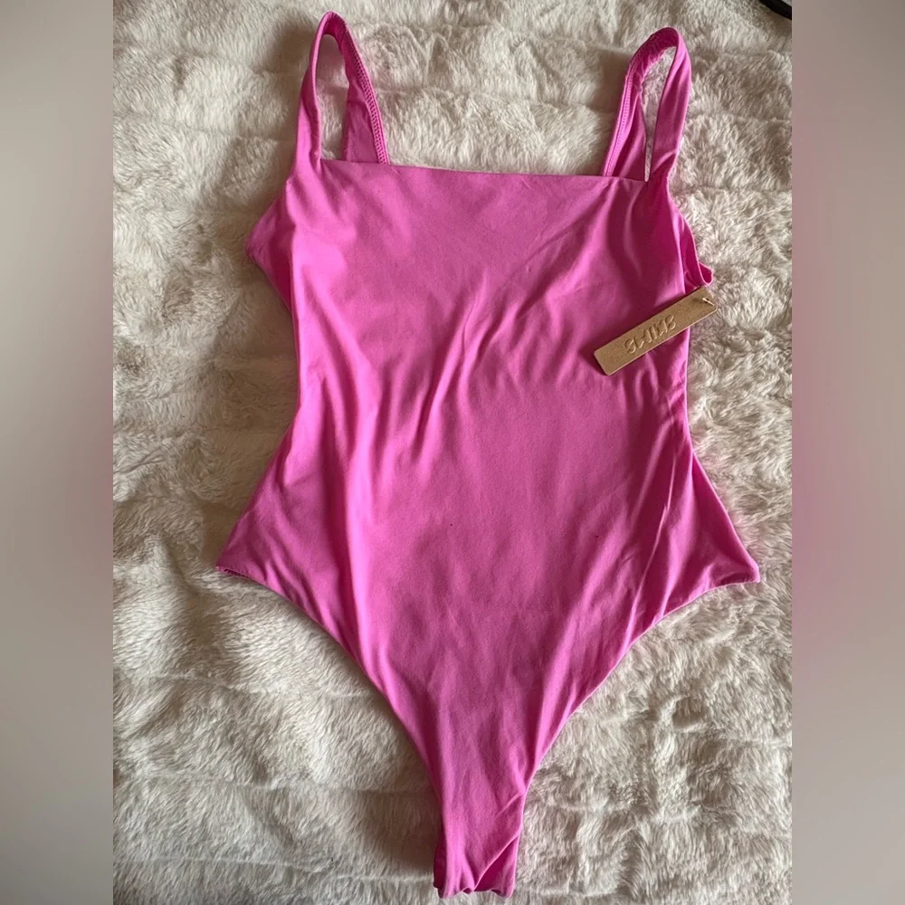 SKIMS Fits Everybody Bodysuit - Picture 1 of 2